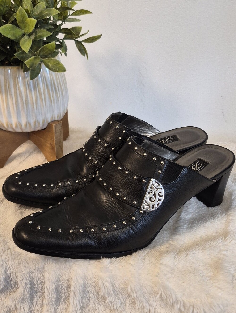 Vtg Brighton Tempe Black Leather Mules Heels Square Toe Studded 90s Size 8.5